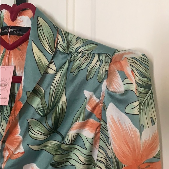 Top - Picture 4 of 6